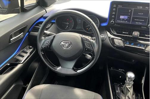 2022 Toyota C-HR XLE