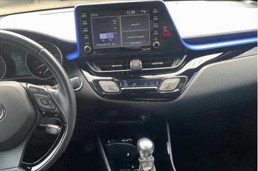 2022 Toyota C-HR XLE