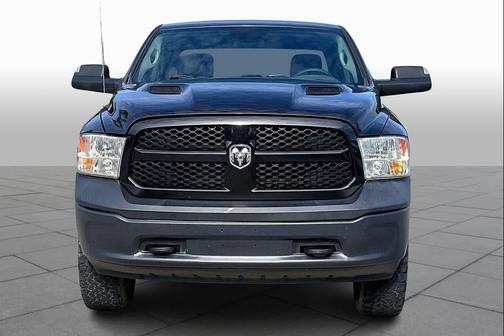 Brilliant Black Crystal Pearlcoat 2018 RAM 1500 Tradesman