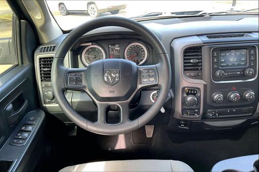Brilliant Black Crystal Pearlcoat 2018 RAM 1500 Tradesman