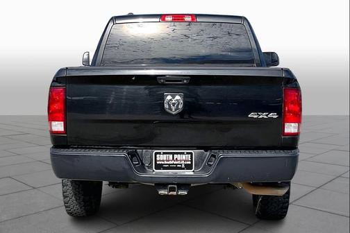 Brilliant Black Crystal Pearlcoat 2018 RAM 1500 Tradesman