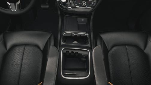 Diamond Black Crystal Pearlcoat 2027 Chrysler Pacifica Limited