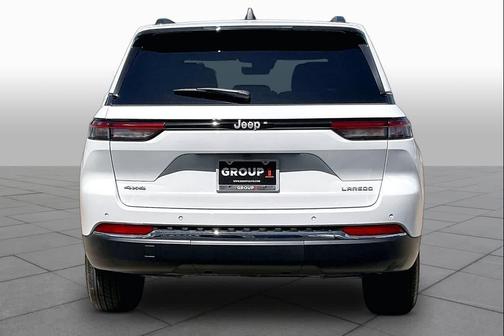 Bright White Clearcoat 2026 Jeep Grand Cherokee Laredo