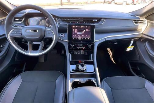 Silver Zynith 2025 Jeep Grand Cherokee Altitude