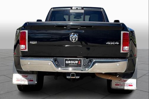 Brilliant Black Crystal Pearlcoat 2017 RAM 3500 Laramie Crew Cab 4x4 8' Box