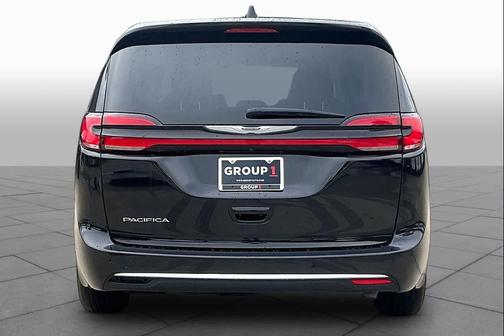 Diamond Black Crystal Pearlcoat 2024 Chrysler Pacifica Touring L