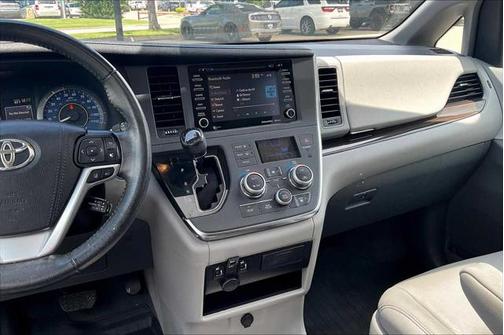 2019 Toyota Sienna XLE