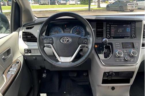 2019 Toyota Sienna XLE