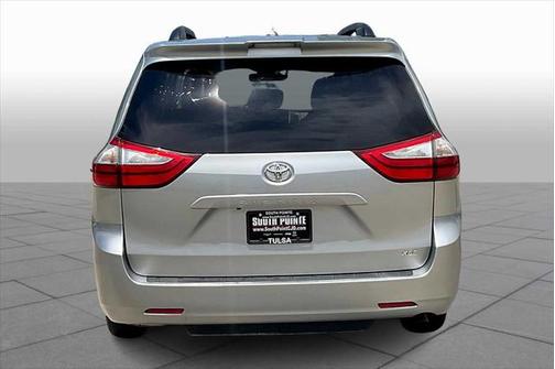 2019 Toyota Sienna XLE