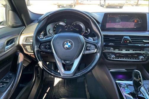 2018 BMW 530 530i