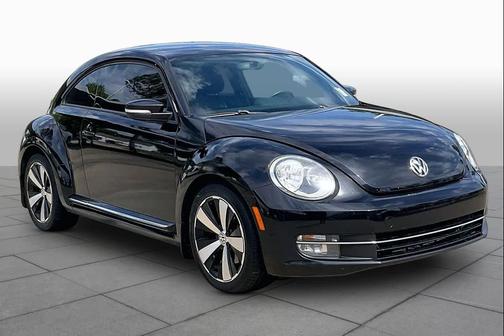 Deep Black Pearl Metallic 2013 Volkswagen Beetle 2.0T Turbo