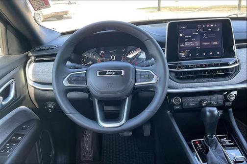 Diamond Black Crystal Pearlcoat 2025 Jeep Compass Latitude