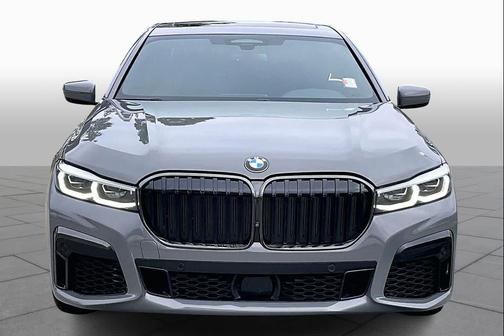 2022 BMW 740 i