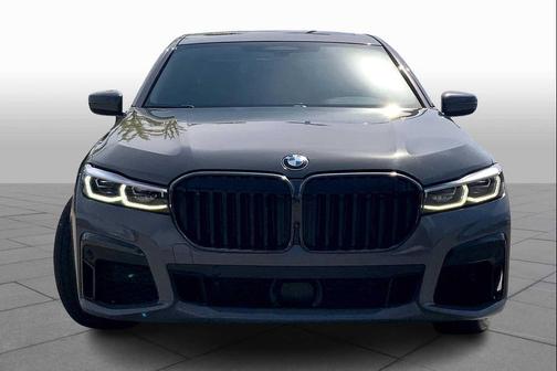 2022 BMW 740 i