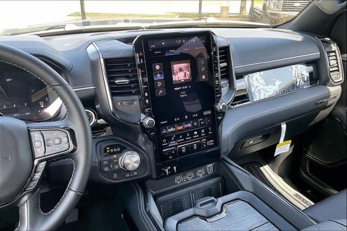 Serrano Green Metallic 2026 RAM 1500 Limited