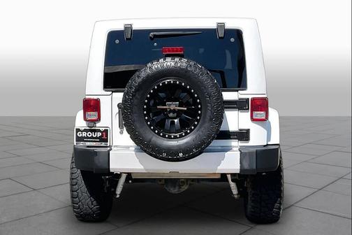 Bright White Clearcoat 2014 Jeep Wrangler Unlimited Sahara