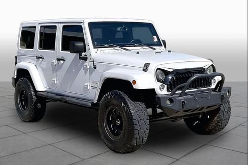 Bright White Clearcoat 2014 Jeep Wrangler Unlimited Sahara