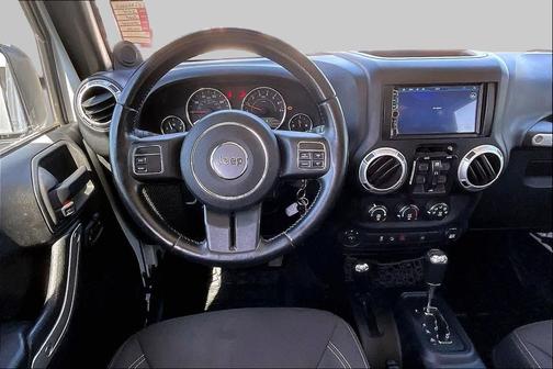 Bright White Clearcoat 2014 Jeep Wrangler Unlimited Sahara