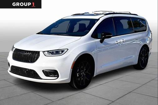Bright White Clearcoat 2026 Chrysler Pacifica Limited