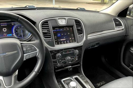 2015 Chrysler 300 Limited
