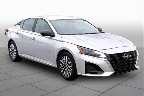 Brilliant Silver Metallic 2024 Nissan Altima 2.5 SV