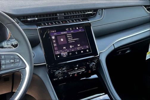 Diamond Black Crystal Pearlcoat 2025 Jeep Grand Cherokee Laredo