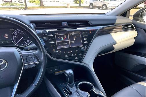 2020 Toyota Camry Hybrid XLE