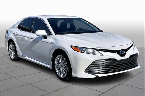 2020 Toyota Camry Hybrid XLE