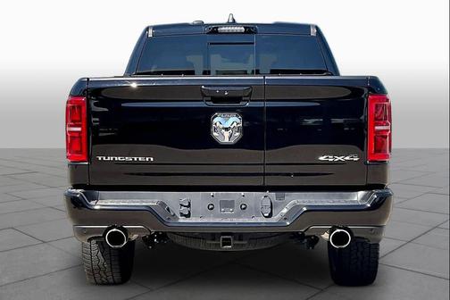 Diamond Black Crystal Pearlcoat 2025 RAM 1500 ST