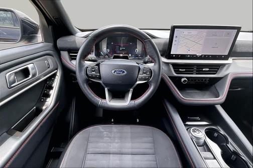 Agate Black Metallic 2025 Ford Explorer ST-Line
