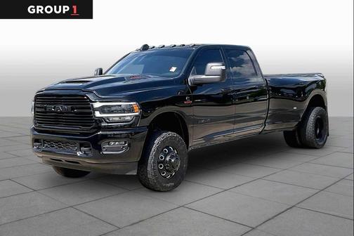 Diamond Black Crystal Pearlcoat 2024 RAM 3500 Laramie Crew Cab 4x4 8' Box