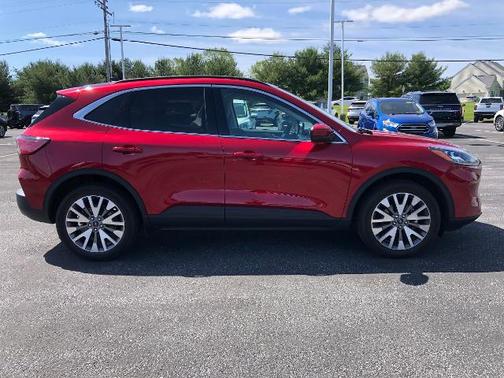 2022 Ford Escape TITANIUM