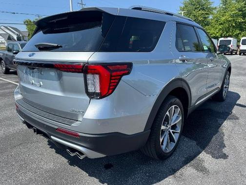 ICONIC SILVER METALLIC 2025 Ford Explorer PLATINUM