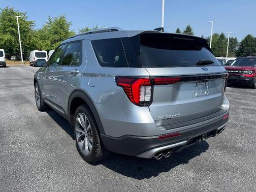 ICONIC SILVER METALLIC 2025 Ford Explorer PLATINUM