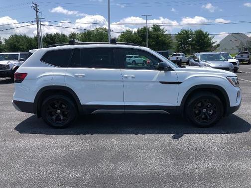 2024 Volkswagen Atlas 2.0T PEAK EDITION SE W/TECHNOLOGY