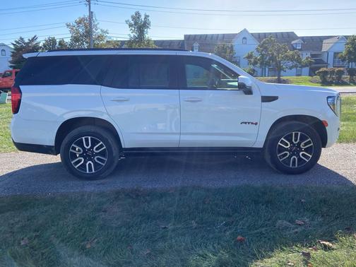 White 2022 GMC Yukon AT4