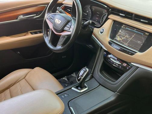 Stellar Black Metallic 2018 Cadillac XT5 Platinum