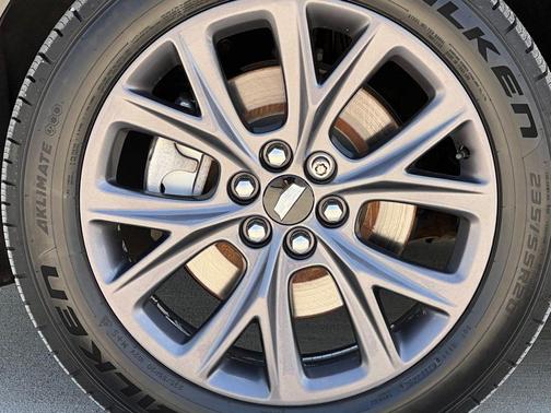 Stellar Black Metallic 2018 Cadillac XT5 Platinum