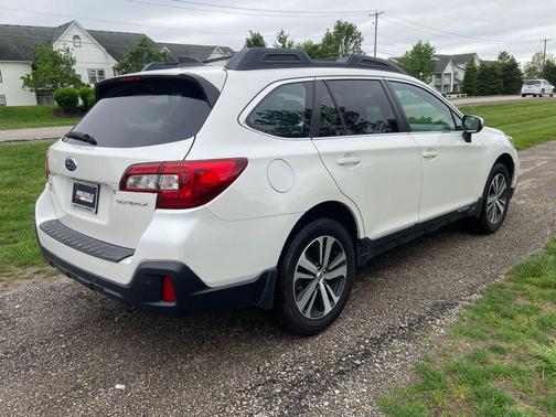 Crystal White Pearl 2018 Subaru Outback 2.5i Limited