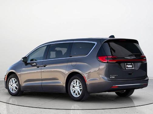 Granite Crystal Metallic Clearcoat 2023 Chrysler Pacifica Touring L