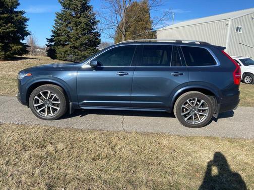 2018 Volvo XC90 T6 Momentum