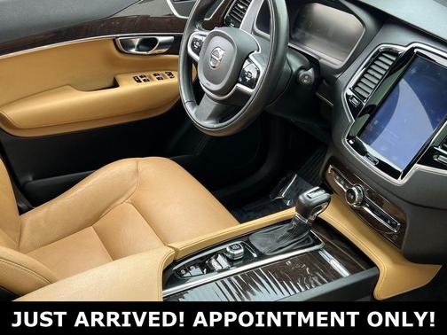 2018 Volvo XC90 T6 Momentum