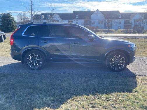 2018 Volvo XC90 T6 Momentum