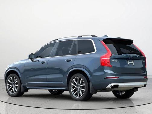 2018 Volvo XC90 T6 Momentum
