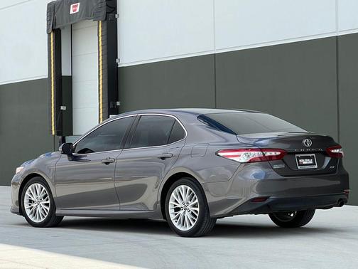Predawn Gray Mica 2018 Toyota Camry XLE
