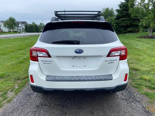 Crystal White Pearl 2016 Subaru Outback 3.6R Limited