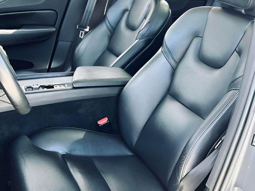 2019 Volvo XC60 T5 Momentum