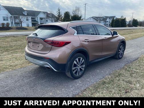 2017 INFINITI QX30 Premium