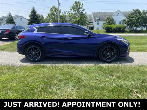 2017 INFINITI QX30 Sport
