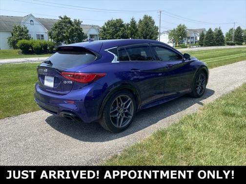 2017 INFINITI QX30 Sport